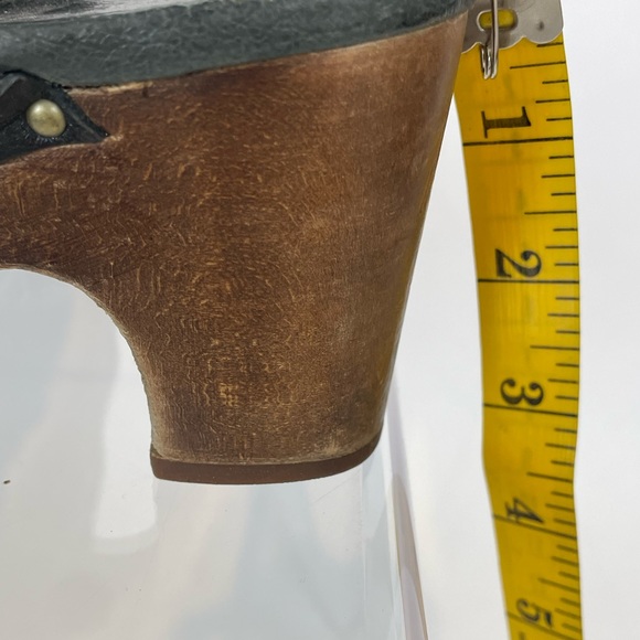 UGG CLOGS - Picture 8 of 8